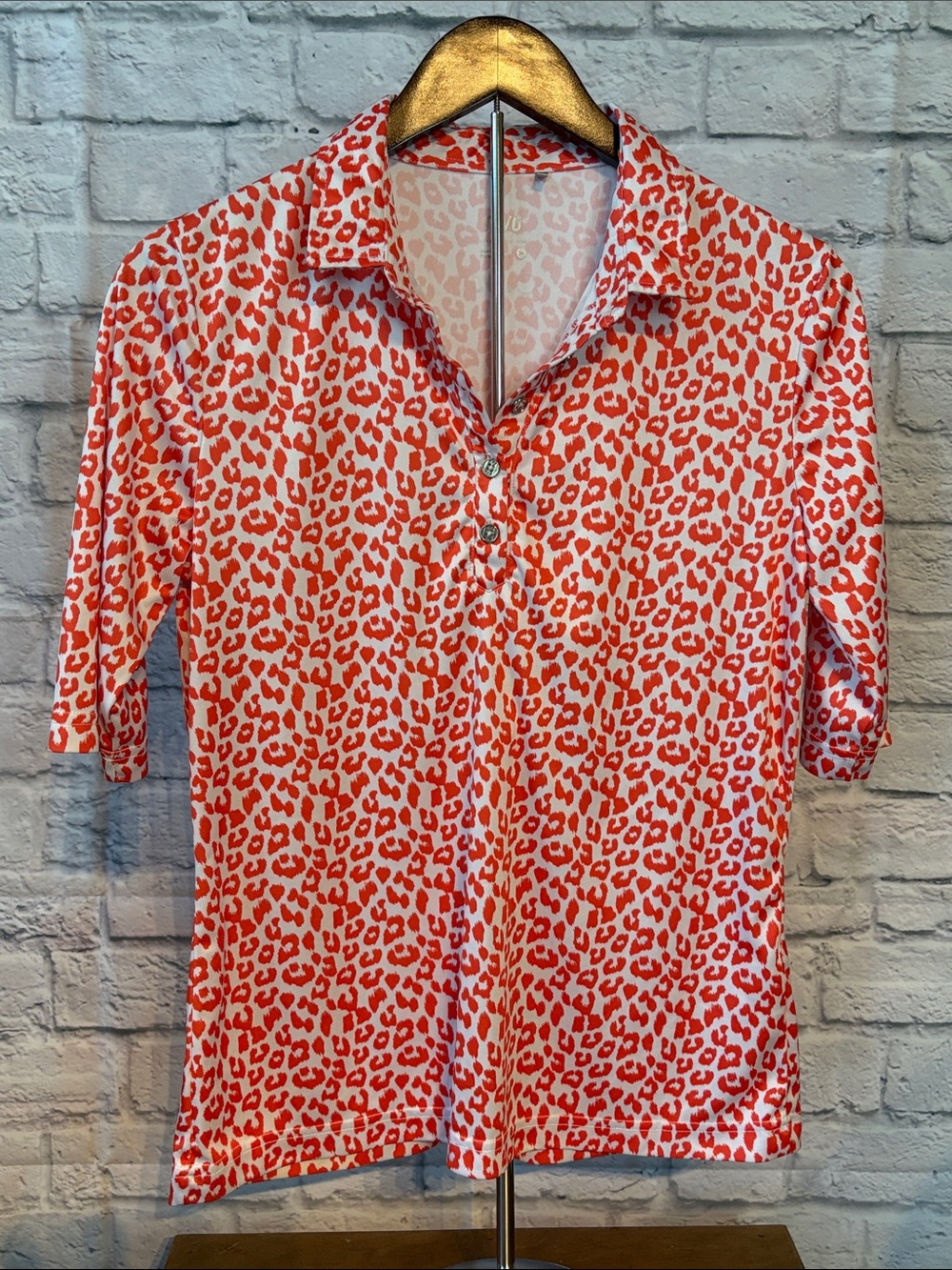n vo Women's Golf Short Sleeve Polo with Orange Leopard Print Size Medium